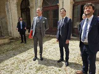 Potenza Picena – Il ministro della cultura Giuli in visita a Villa Buonaccorsi